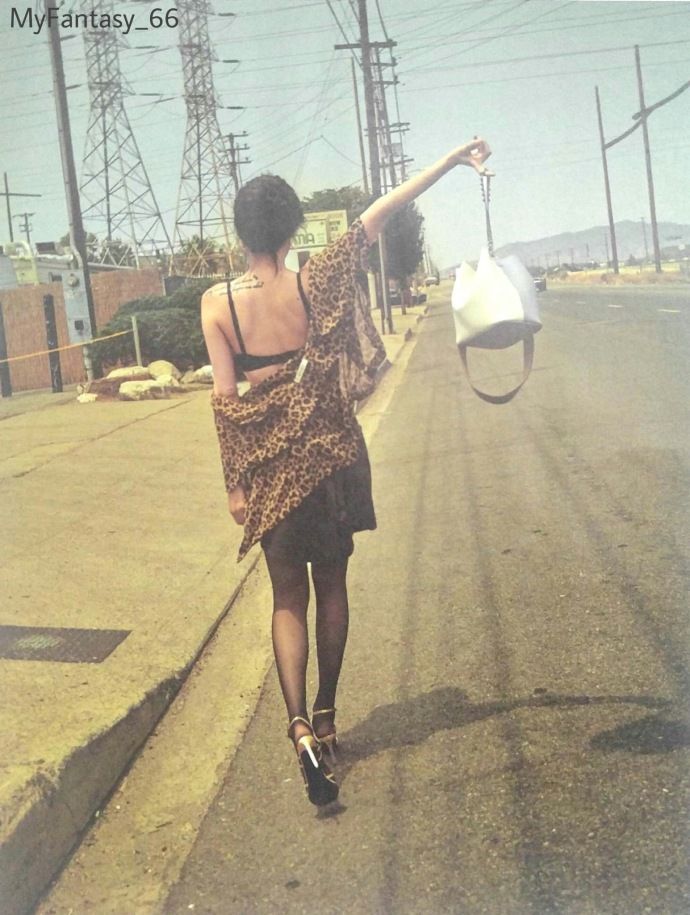 泫雅最新写真渔网袜大秀美腿 红唇泪痣性感撩人