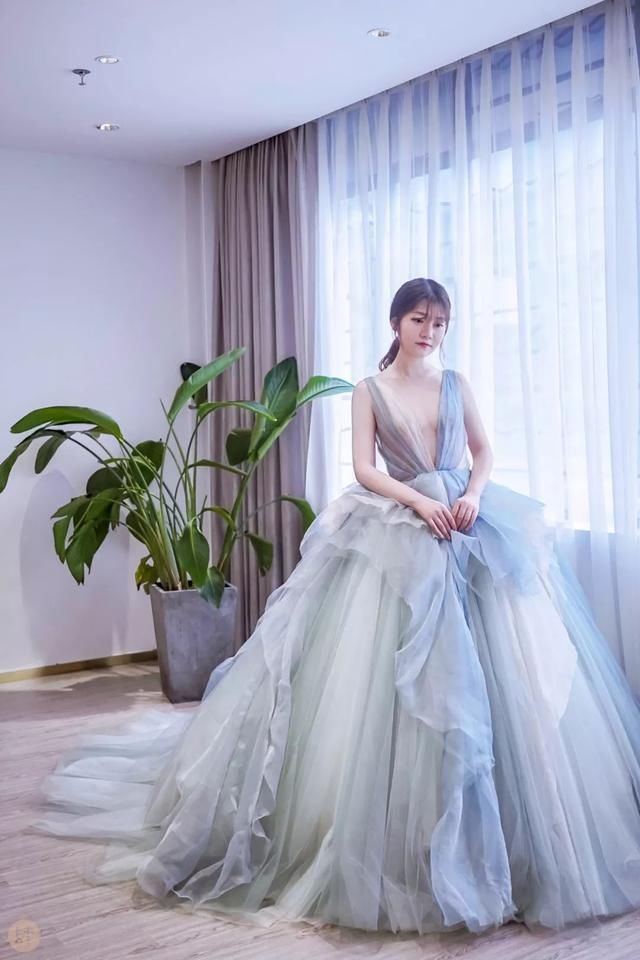 “我之前觉得婚礼离我太遥远了……”“然后呢？”