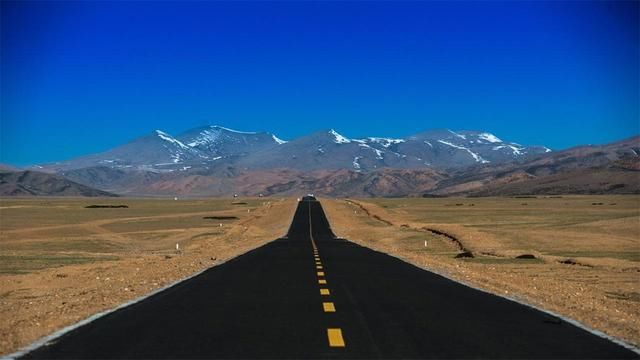 我国最独特的两条高速：全年免过路费，网友：自驾游新路线！