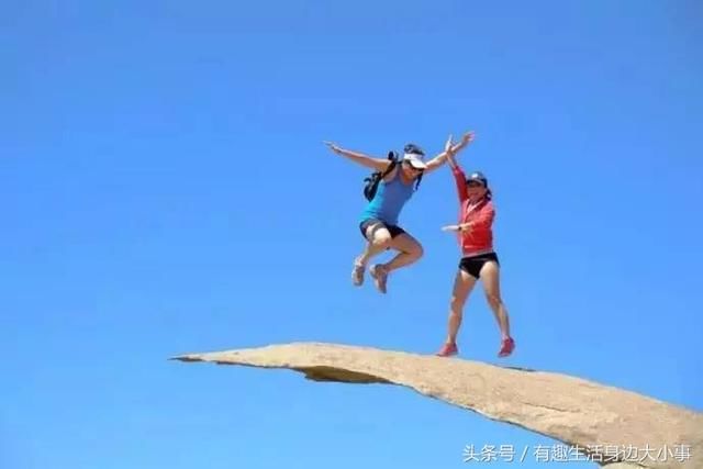 薄如纸的石头，能站上去十几个人，称为探险家们必去的地方