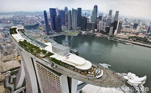 世界上那些不可思议的游泳池.有些泳池需要真正的勇气才能去