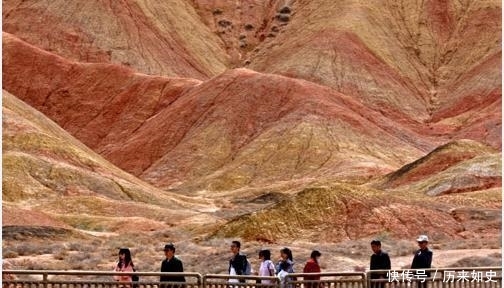 (甘肃张掖）五一小长假张掖七彩丹霞游客多
