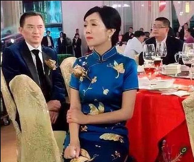  「母亲」女儿结婚了，亲妈出席婚礼，这颜值让网友称赞“最美丽的岳母”