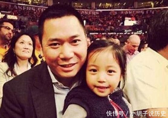  『赵薇』赵薇19岁儿子近照曝光，低调又帅气，网友打扮一下都能出道了
