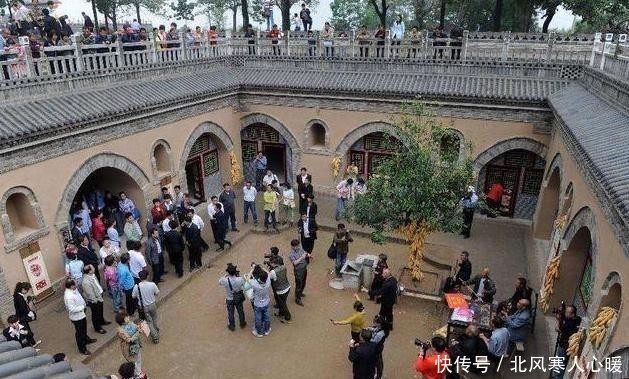 中国最奇怪的村落，村民都居住在坑洞里，冬暖夏凉一住就是千年