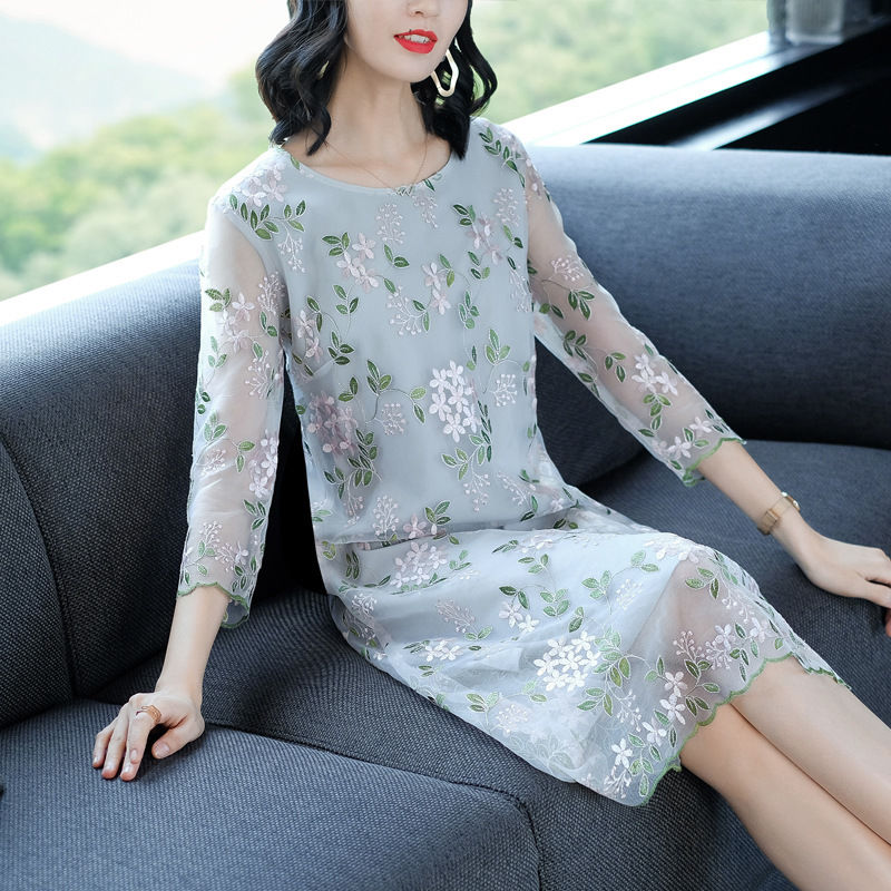 穿过膝裙子才好看，看看这几款，清新吸晴无数人，一款比一款美