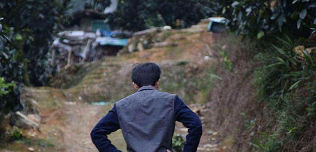  【有钱】农民宁可打工也不种地, 盖小别墅却不住, 有钱买车却不