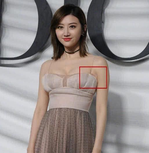 5万一条Dior裙，明星试穿失败，网友：都是因为不够挺啊