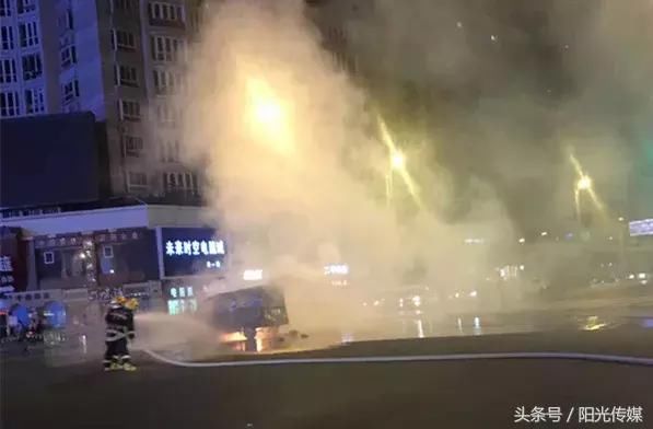 德阳人别再传了，那个赌球输了，烧车自焚的事情是谣言！