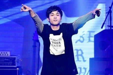 女星临盆在即老公却被曝当街“捡尸”男方之前涉毒曾公开深刻检讨