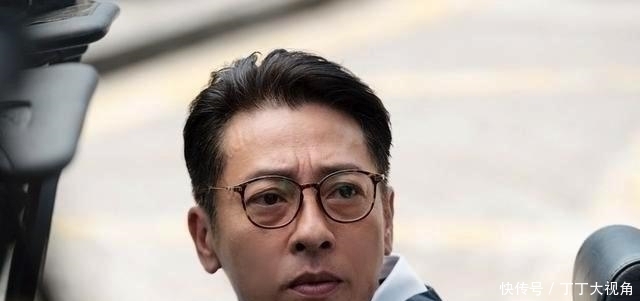 「吕颂贤」53岁吕颂贤时隔23年与陈少霞同框保养极佳,长居内地捞金身家丰厚