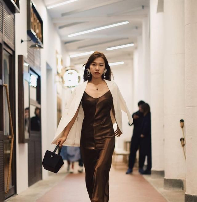  『西装搭』“西装”搭配这几种“裙子”好看又能提升气质,你更倾向哪款搭配