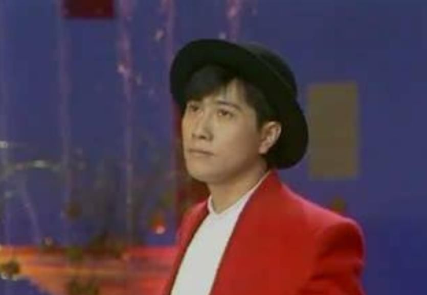 [费玉清]他春晚挤走费玉清，凭一首歌火40年挣9亿，去世后还给家乡带来上亿元