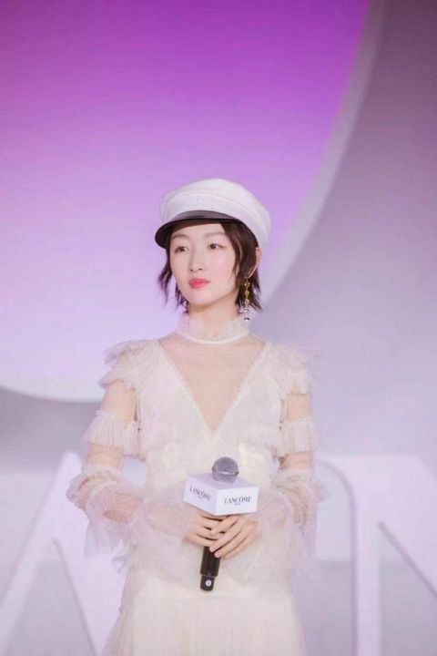  「选择报童帽」过了40岁的女人还不会“扮嫩”？来上一顶报童帽，减龄时髦还大气