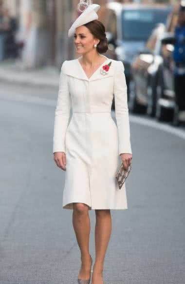 凯特王妃的4条裙子：前3条优雅大方，最后一条却输给中国女星