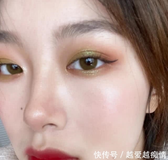 历年:盘点历年流行过的妆容,这四个造型里,肯定有一个让你真香过