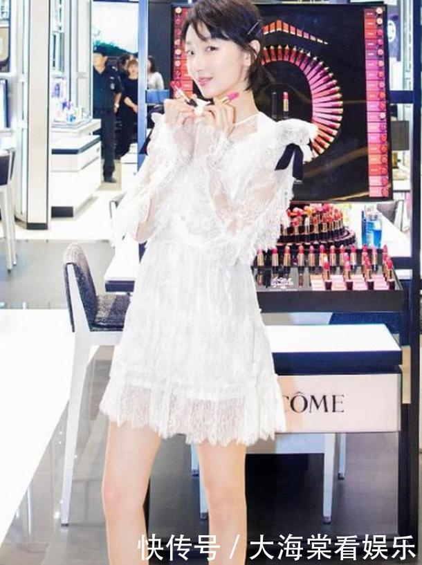 周冬雨短裤短得过分，三角区明显，网友直呼：没眼看