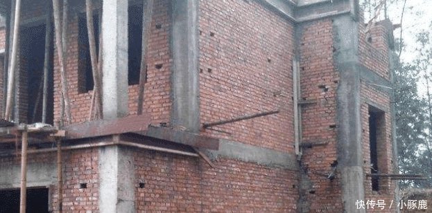 明年起, 农村建房需满足这2个条件, 否则属于违规建筑, 得拆除!