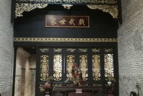 广州的古老街区，隐藏着一座李小龙祖居，但他却从未在此居住