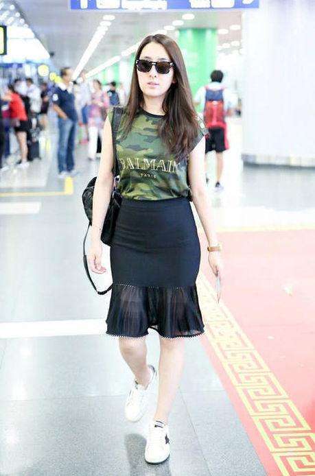 真服了马苏, 胯太宽还穿包臀裙, 网友: 不忍直视