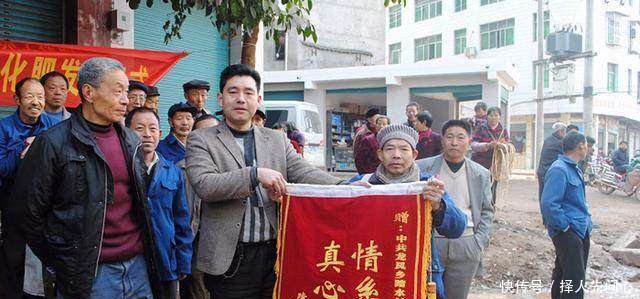 村干部如果做不到以下几点，很有可能被撤职，农民朋友都可以监督