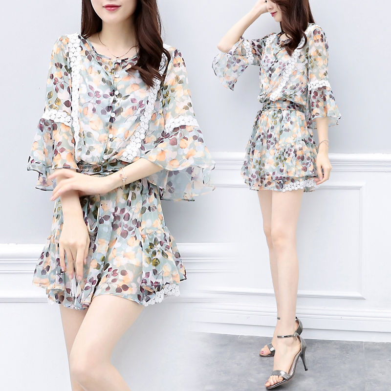 美到扎心!凉爽俏皮短裤套装，清爽方便显腿长，自带白富美气质