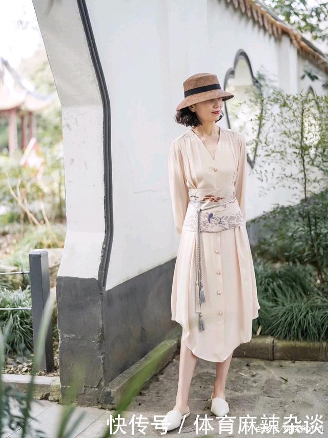  『气质』50岁之后初春怎么穿好看三木妈妈的搭配很值得借鉴，气质又减龄