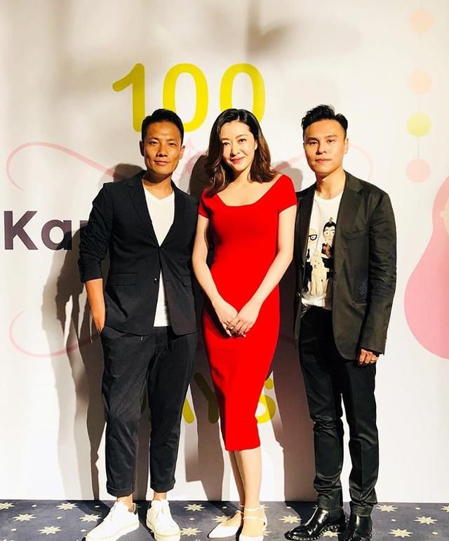 熊黛林产后三个月就穿紧身裙，脚踩平底鞋却惊艳，女神站姿博好感