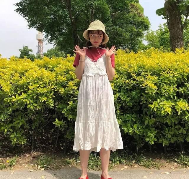  气质■显瘦显气质的“T恤+裙子”，才是今夏最时髦的穿搭套路！