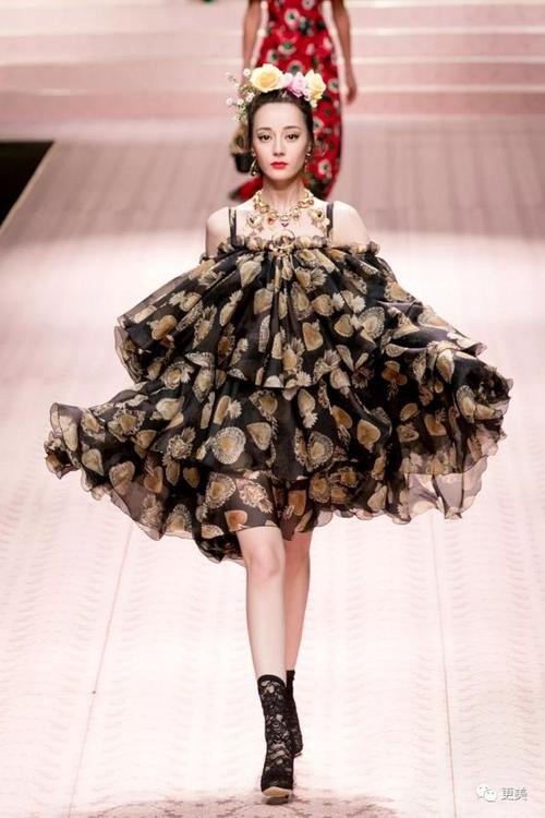 唐嫣短发老10岁,娜扎被夸仙女,热巴好惨