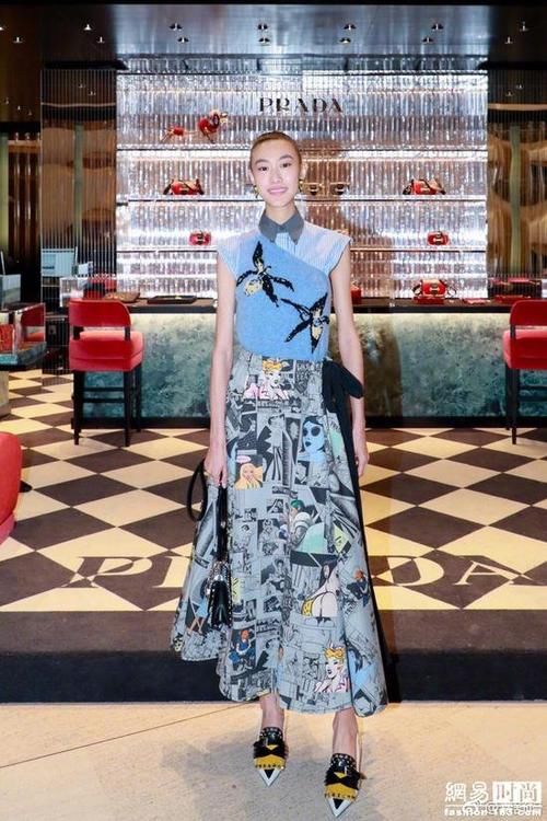 18 岁进模特界，二婚仍征服浪子陈冠希，凭啥？