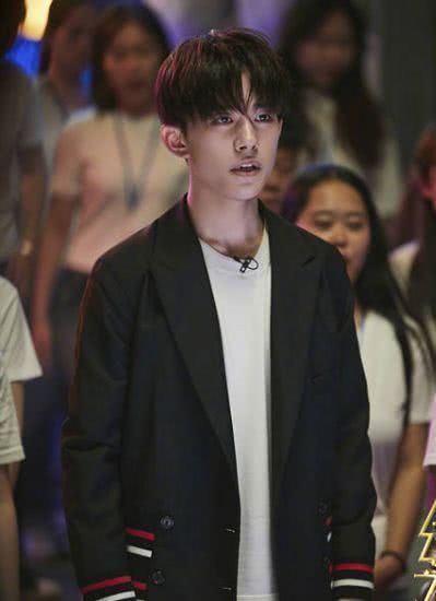 曝料易烊千玺吻戏的网友道歉了，评论区炸了，粉丝：无法原谅