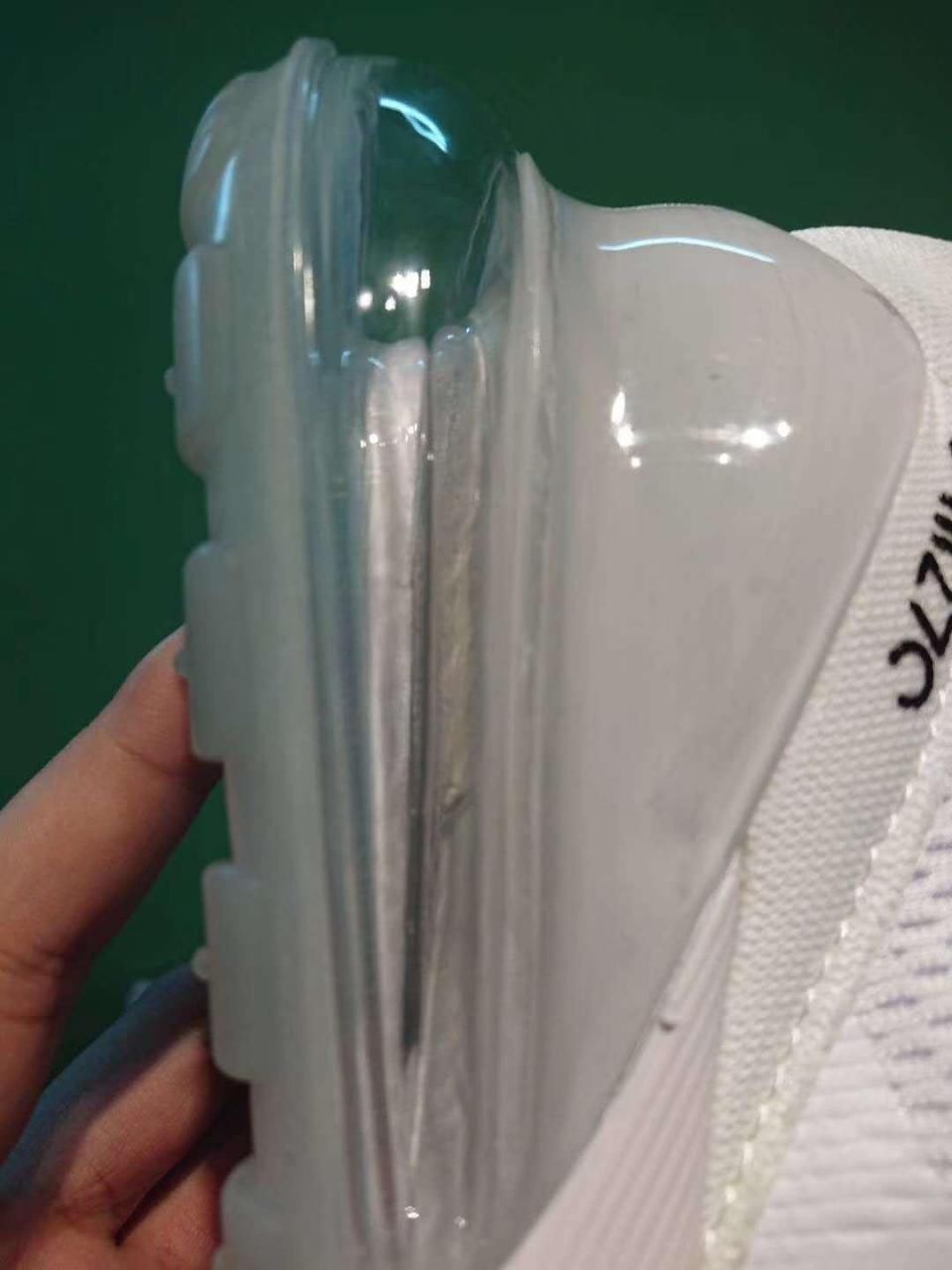 给自家汉子买东西，想送男朋友一双鞋，400以内有什么好推荐吗?