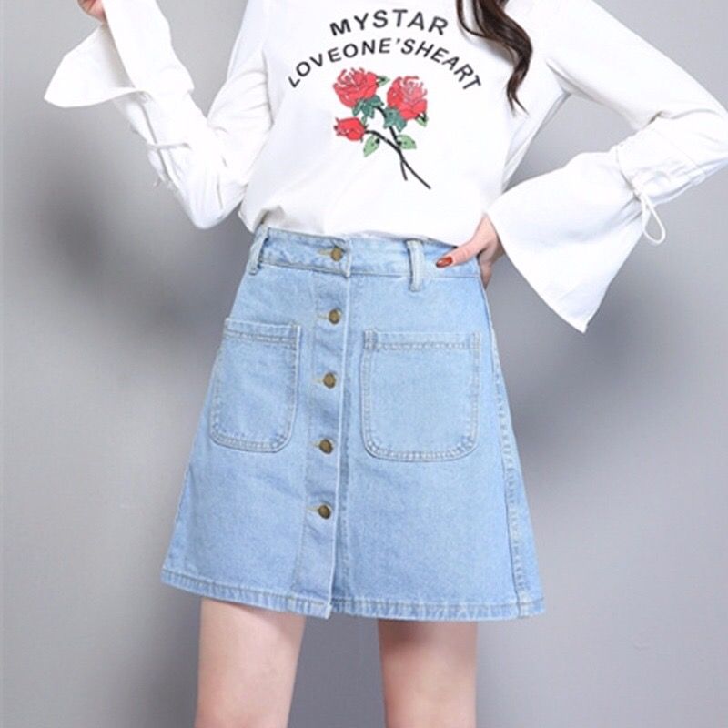 穿牛仔裤已过时了，现在流行直接穿的包臀裙，谁穿谁时髦