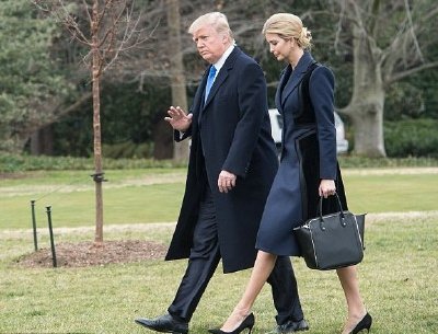 37岁的伊万卡:蕾丝短裙双腿太性感，最后一张尽显温润细长双腿!