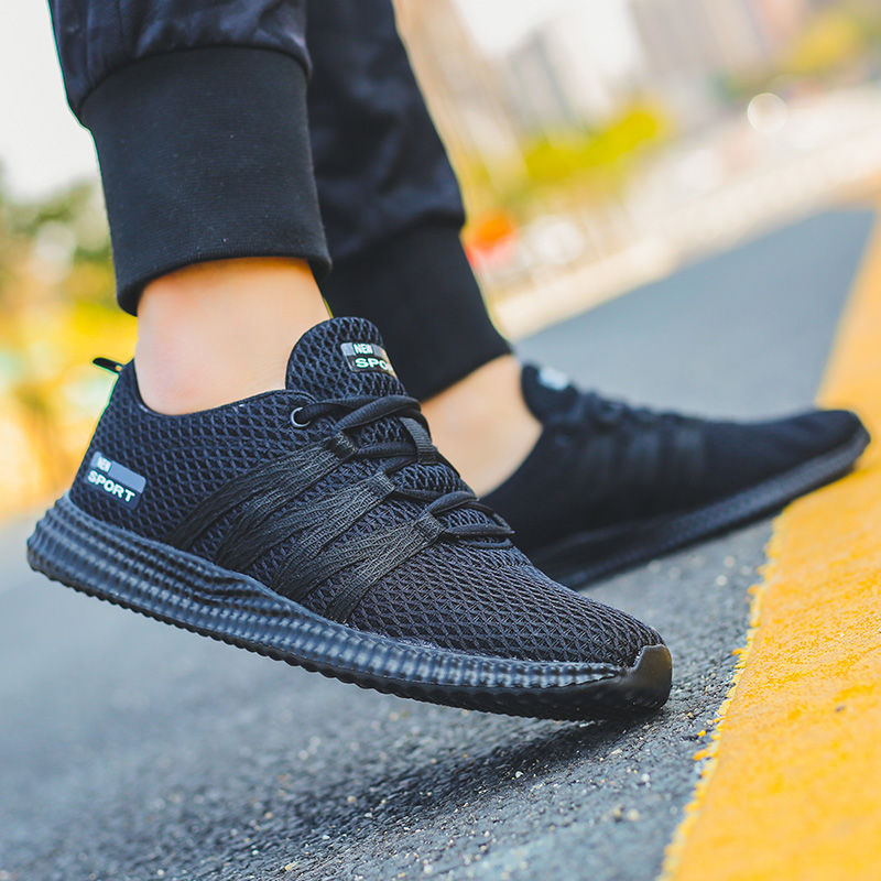 闷脚的皮鞋别买了，真的不适合你!新款运动鞋来袭，时尚又洋气