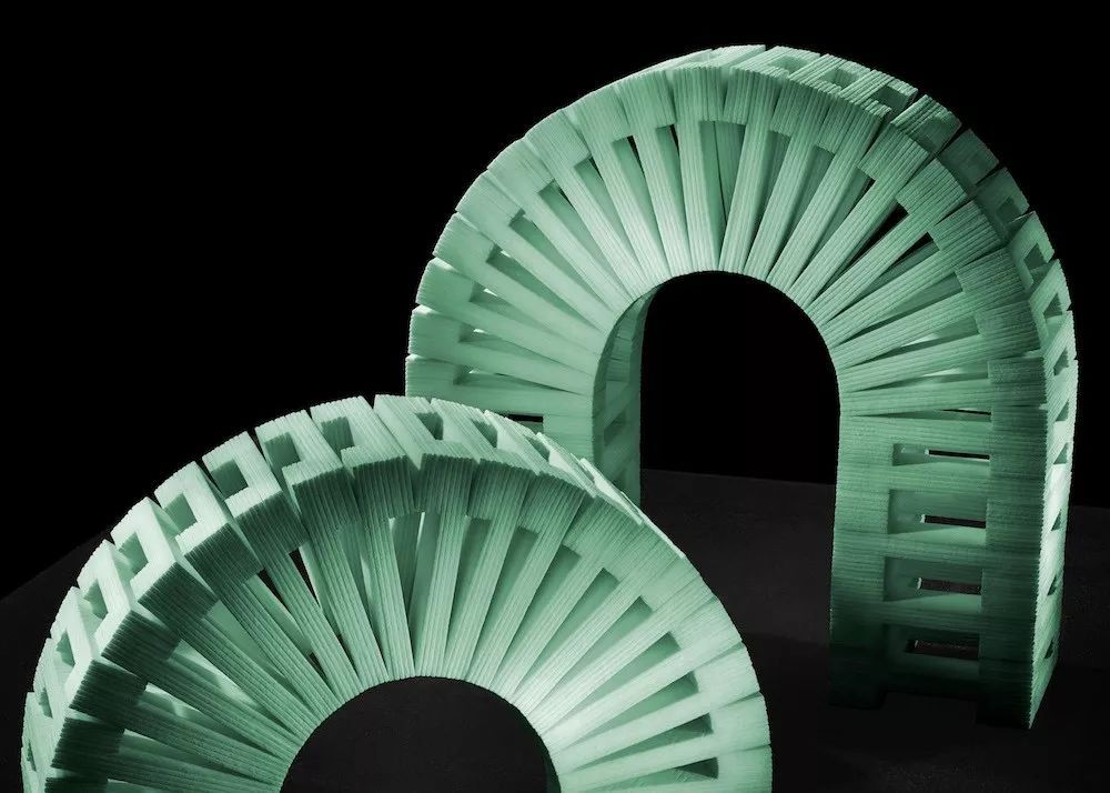 【设计师】物体排列之美，这个摄影师用大量食物堆成建筑，看起来