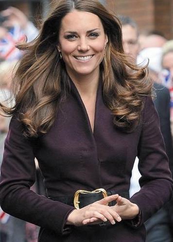 凯特王妃参加赛马会 一身裙子惹争议 网友: 贫穷已限制了我的想象