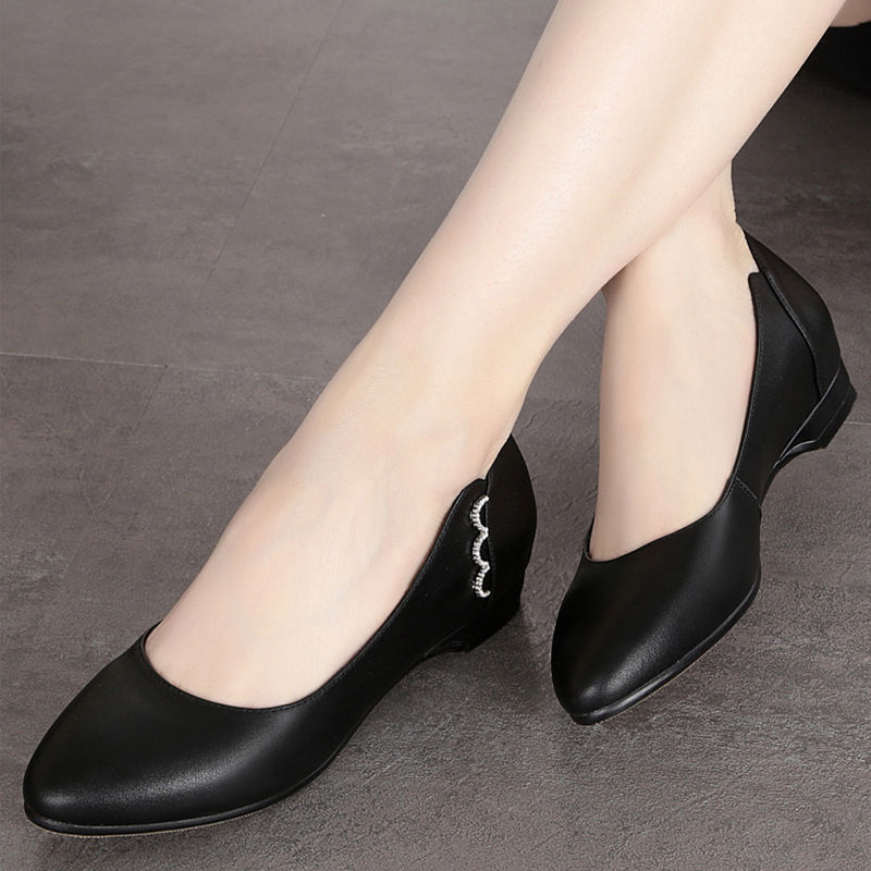 女人别老穿高跟鞋了，先时兴“平底鞋”舒适不臭脚，行走0负担