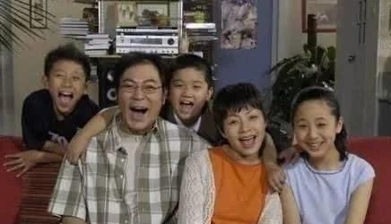 『突突突突突突突突突』杨紫机场秀走红!从“长残童星”到实力小花,硬核操作不止一次!