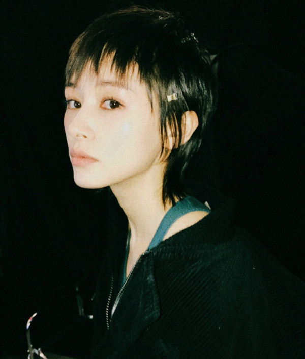 高圆圆剪完清凉妹妹头一秒回十八