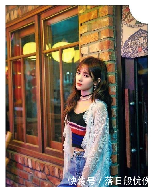 鞠婧祎咋想的? 竟把袜子当裤子穿, 网友: 单飞后越来越疯狂了!