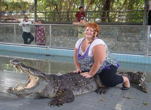 娶俄罗斯美女好，年轻时养眼，变大妈后还多个彪悍的“保镖”