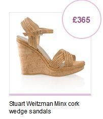 凯特这次不穿套装，穿抹胸印花裙简直美哭，3千多元鞋换双可好?