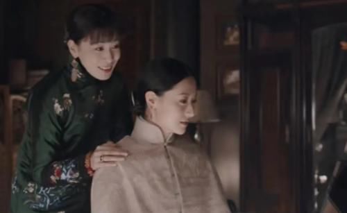  【鬓边不是海棠红】《海棠红》《延禧攻略》串戏，佘诗曼重操旧业做发型，网友看笑了