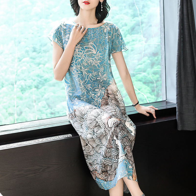 48岁老婆穿上这大牌欧货裙,美得像28岁大姑娘,气质高雅减龄