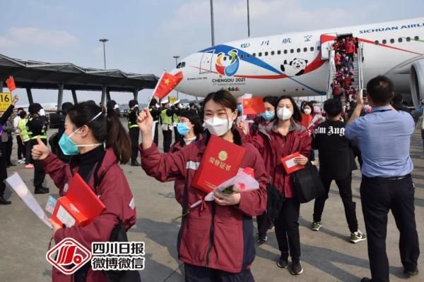  医疗队@英雄接英雄！刘传健领头执飞，313名援湖北医疗队队员回家了！