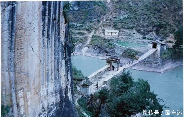 云南建筑大观:站在桥上望云岭