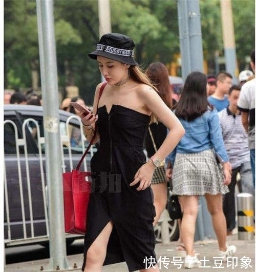  气质|年轻美女街拍：很萌很可爱的美女，具有温婉气质！