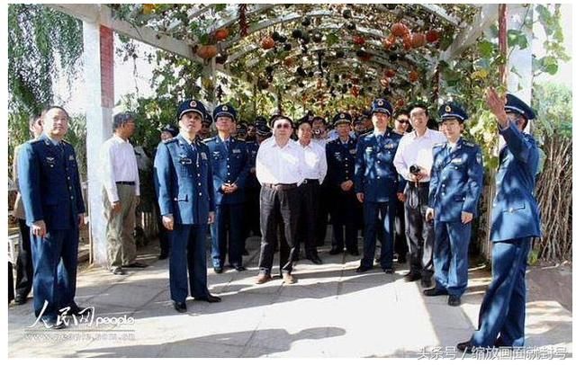 歼10D隐身型照片!作战半径提高200公里,矢量